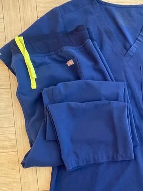 Figs blue livingston scrub pants with yellow tie, XLT